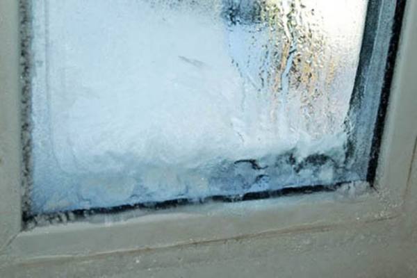 На окне лёд – причины и устранение
